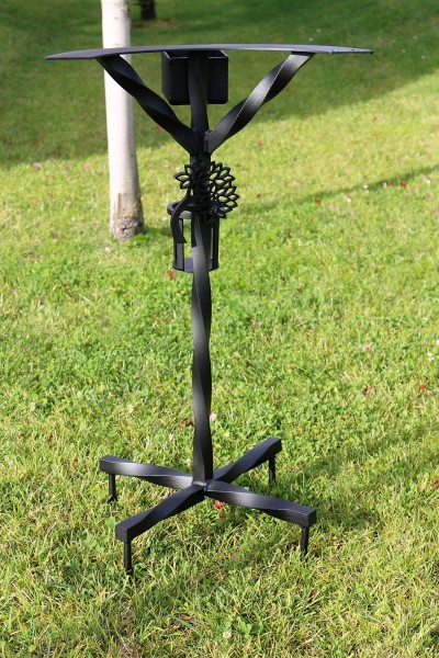 Bent-Tree-Bag-Stand