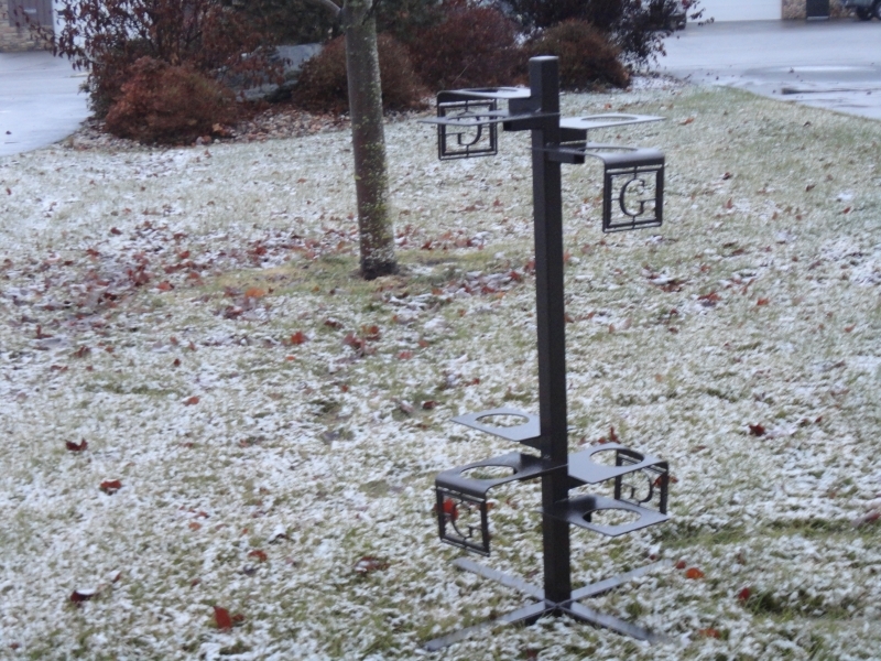 Divot Bottle Stand -The Gallery