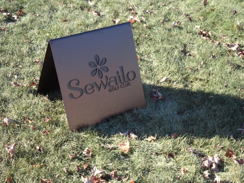 custom-golf-cours-a-frame-sign-sewailo