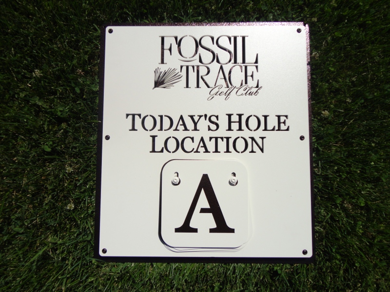 custom-golf-course-signage-fossil-trace